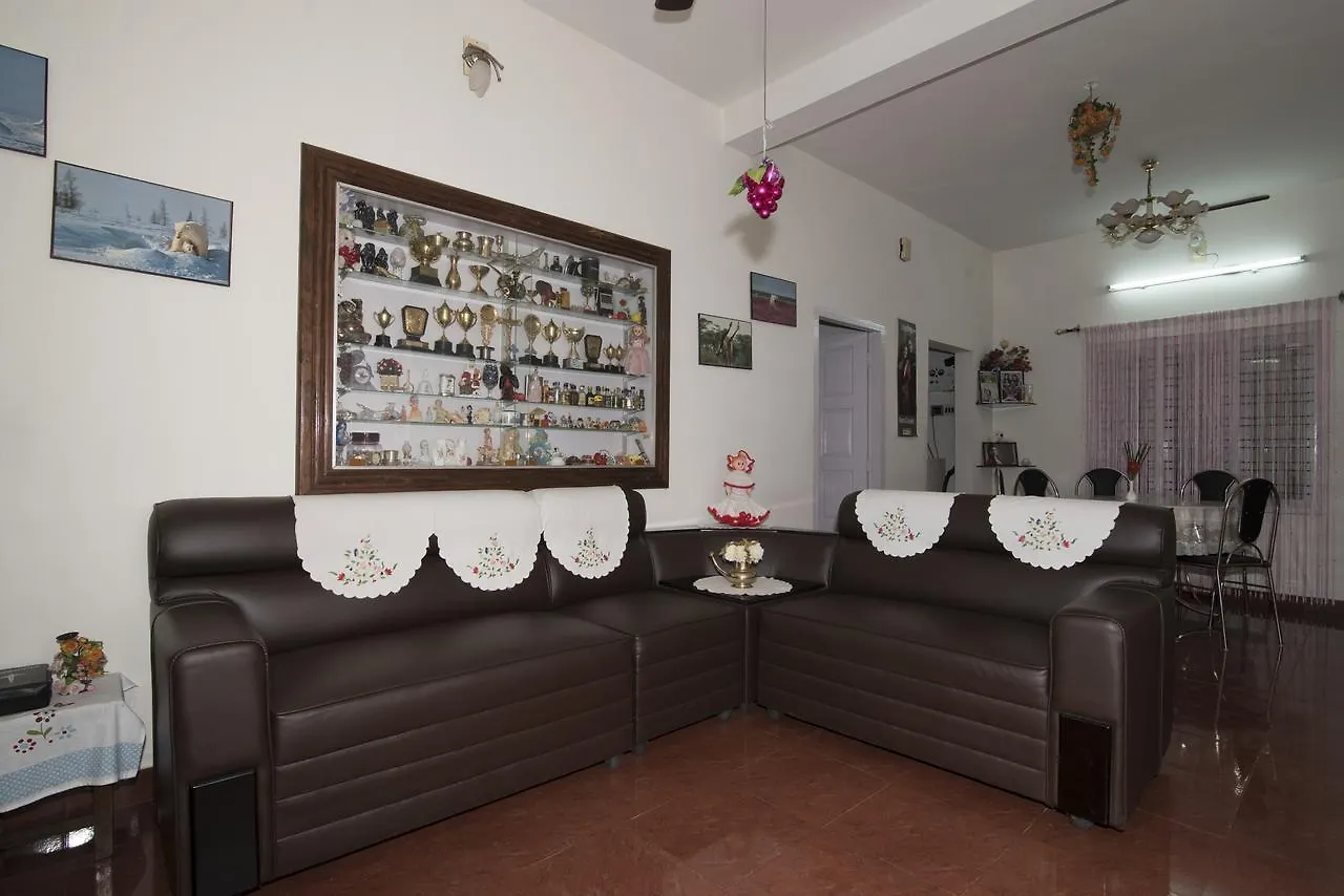 מונאר Lizmerrycasa Homestay